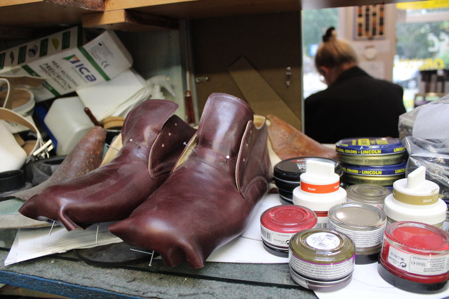 Buty wykonywane od podstaw ze skóry z garbarni w Chicago 