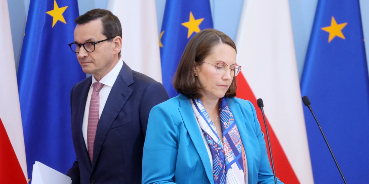 Premier Mateusz Morawiecki i minister finansów Magdalena Rzeczkowska.