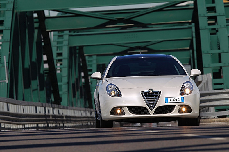 Alfa Romeo Giulietta: wnętrze i nowe zdjęcia