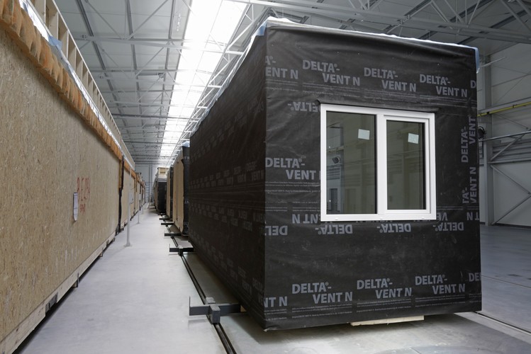 Domy z Bielska Podlaskiego cieszą się dobą renomą w krajach skandynawskich, gdzie klimat jest surowy. Kupują  je czołowi deweloperzy z Norwegii i Szwecji.  
<br><br>
fot. (nlat) PAP/Artur Reszko