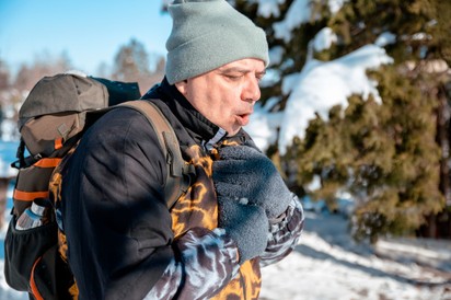 Séta közben beszorult a levegő, és azóta szúr, fáj a mellkasom, mit kell tenni? Az orvos válaszol