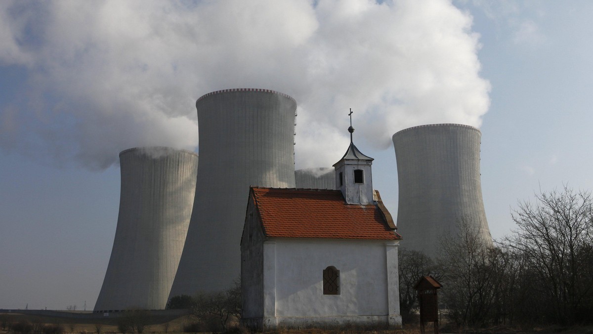 Z powodu problemów z układem chłodzenia wyłączono w nocy ze środy na czwartek, po raz drugi w tym miesiącu, reaktor nr 4 elektrowni atomowej Dukovany na południu Czech. Rzecznik tej siłowni Petr Spilka poinformował, że naprawa potrwa kilka dni.