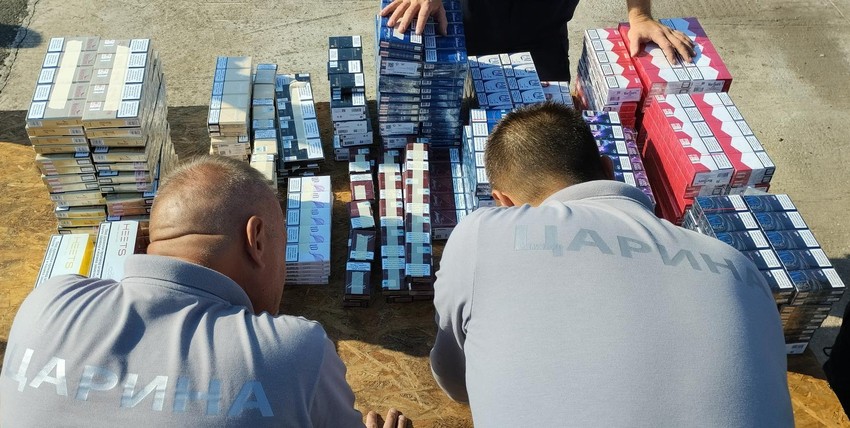 Carinici su u kombiju otkrili 25.000 cigareta