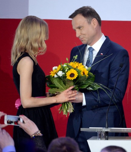 ANDRZEJ DUDA WYGRYWA DRUGĄ TURĘ WYBORÓW PREZYDENCKICH