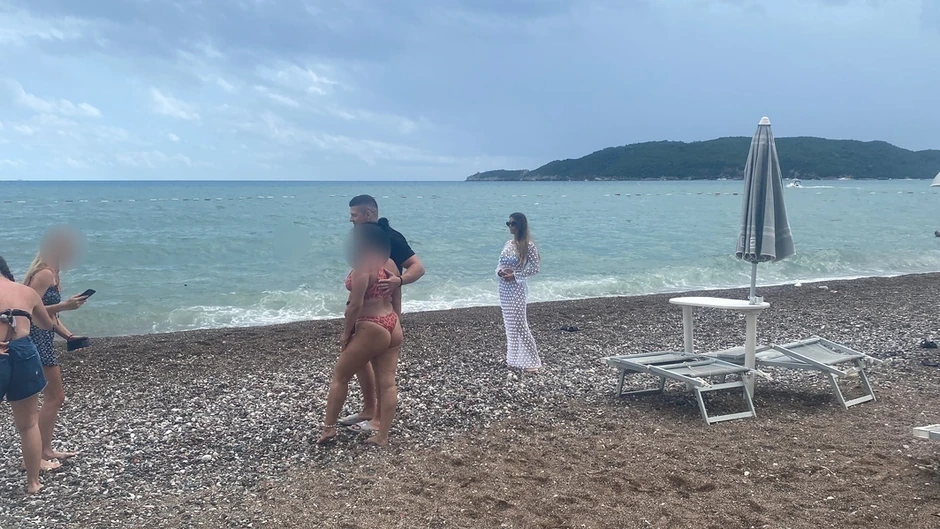 Sloba Radanović se slika sa obožavateljkama