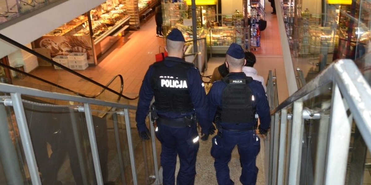 Policjantów spotkasz m.in. na przedświątecznych zakupach w sklepach i galeriach handlowych!