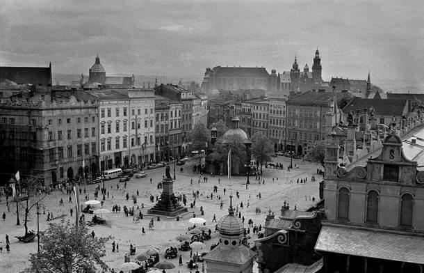 Kraków 1959r. Rynek Główny. Archiwum Geralda Howsona