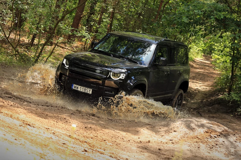 Land Rover Defender 110 