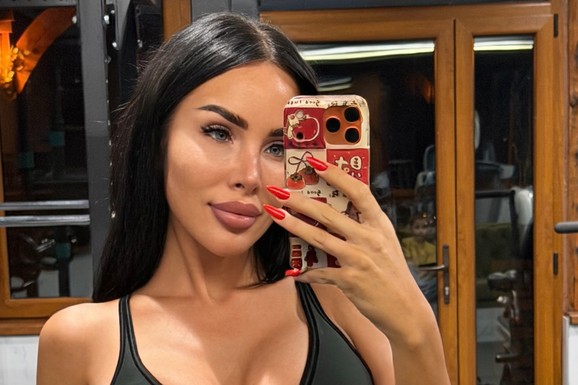 U INAT MAJI I STANIJI! Aleksandra Subotić pokazala kakva je mačka u helankama i topu, A STOMAK ZATEGNUT KAO STRUNA: Spominju joj muža, a ona im zapušila usta