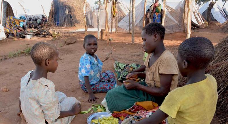 Mozambican child refugees prepare food at Kapise camp in Malawi's Mwanza district January 18, 2016.   REUTERS/Eldson Chagara