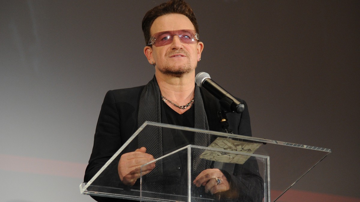 Bono dał charytatywny koncert na ulicy w Dublinie.