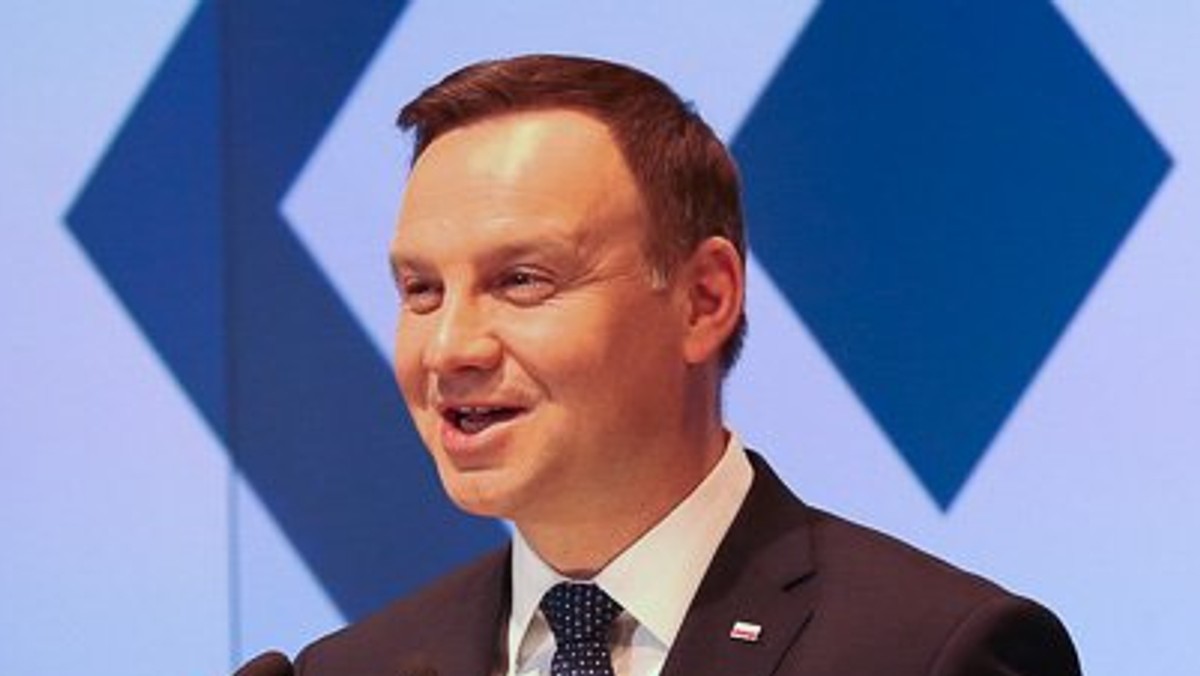 Ani Katyń, ani smoleńska ziemia nie odebrały siły Rzeczypospolitej i polskiemu narodowi - powiedział w środę prezydent Andrzej Duda podczas uroczystości zasadzenia Dębu Pamięci, poświęconego upamiętnieniu ofiar zbrodni katyńskiej.