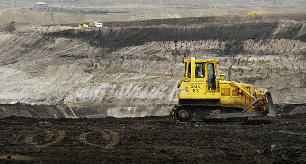 Odkrywkowa kopalnia węgla brunatnego i elektrownia w Bełchatowie, należące do grupy PGE (8). Fot. Bloomberg.