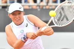 Świątek nie dała żadnych szans Fręch w 1. rundzie turnieju WTA w Warszawie