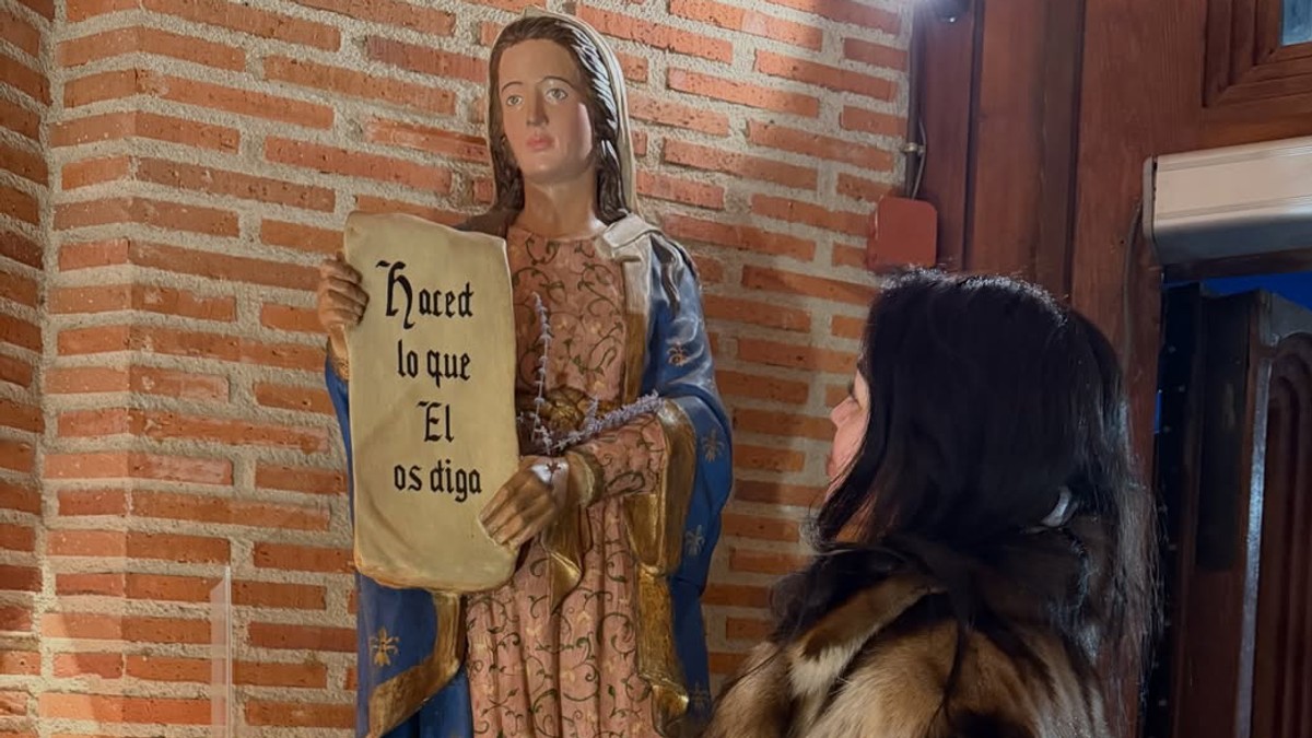 Geogrina Rodrigez razbesnela vernike modnom kombinacijom u kojoj je došla u crkvu