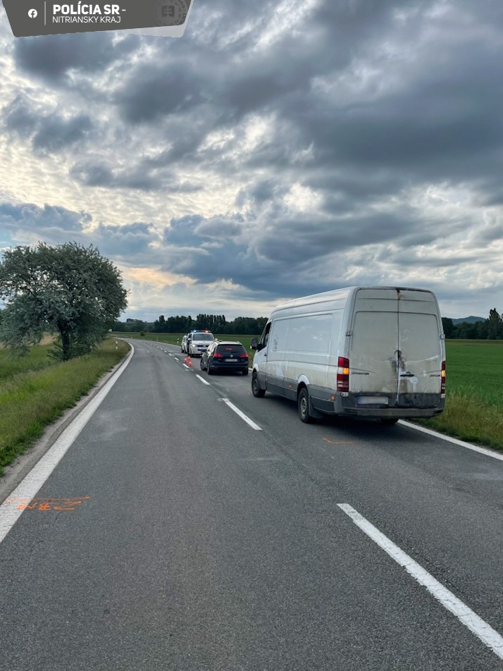 Pri dopravnej nehode v okrese Nové Zámky prišla o život chodkyňa.
