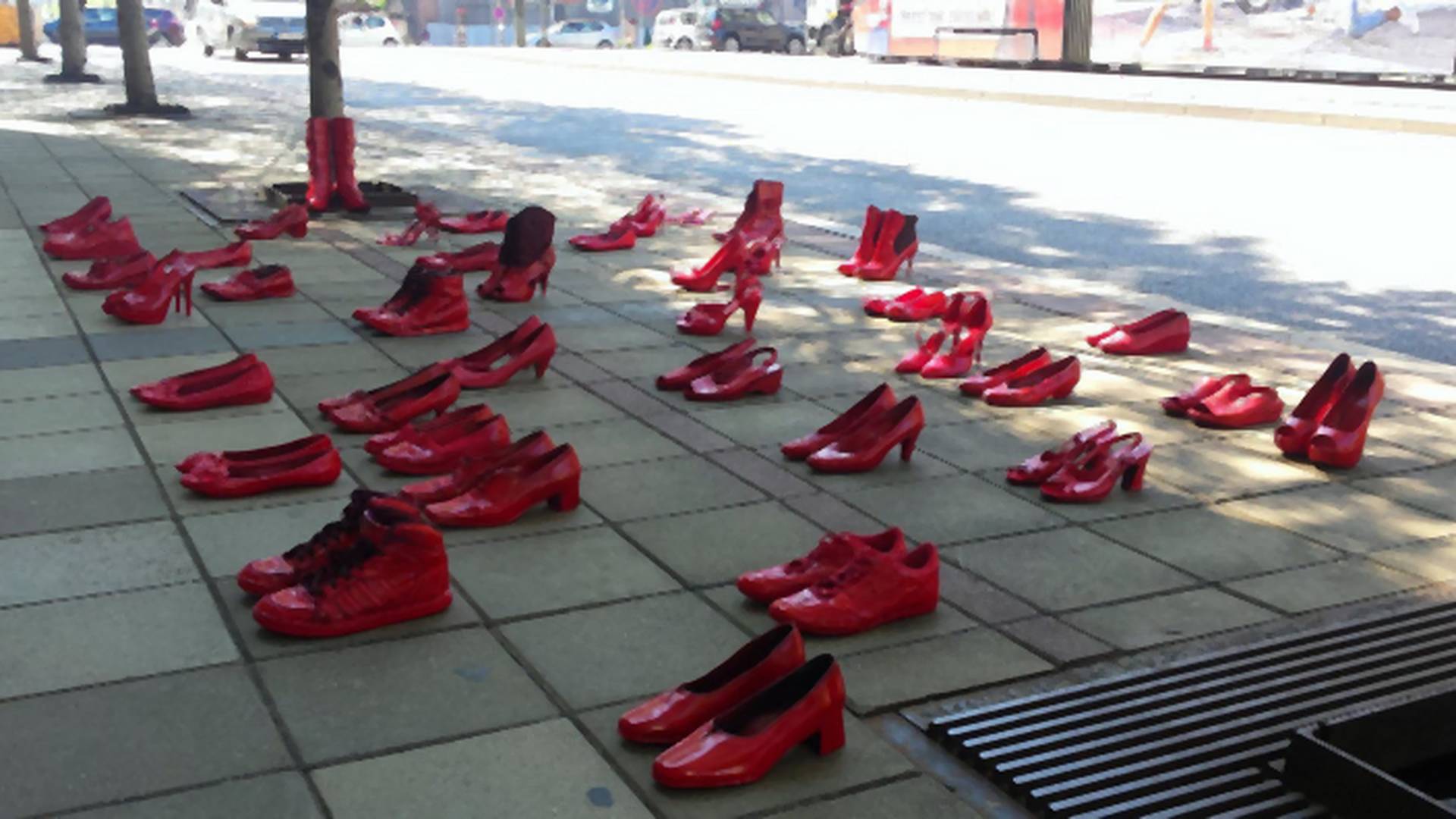 Crvene cipele simbol su naše najveće tragedije
