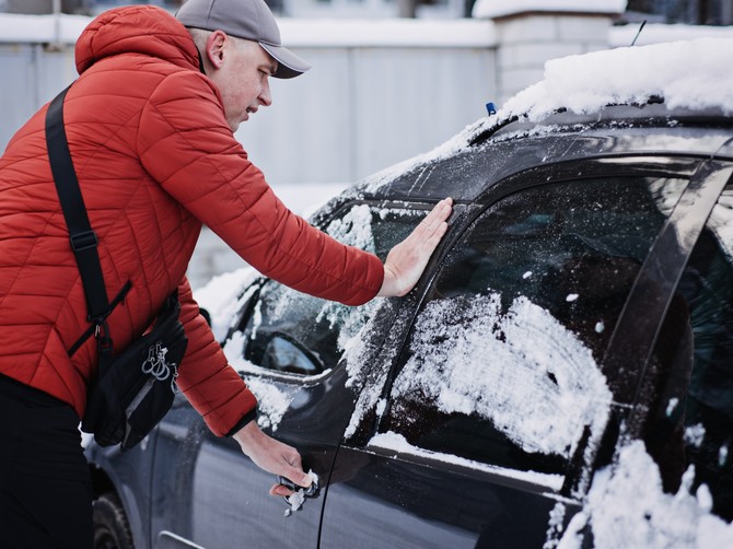 Finci pale auto i na -25 očas posla zbog trika koji košta 30 evra mesečno