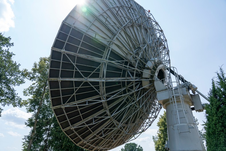 Buy a radio telescope in Cieszycin yet "compromise" Price from a satellite service center closed in 2010 in Psary near Kielce