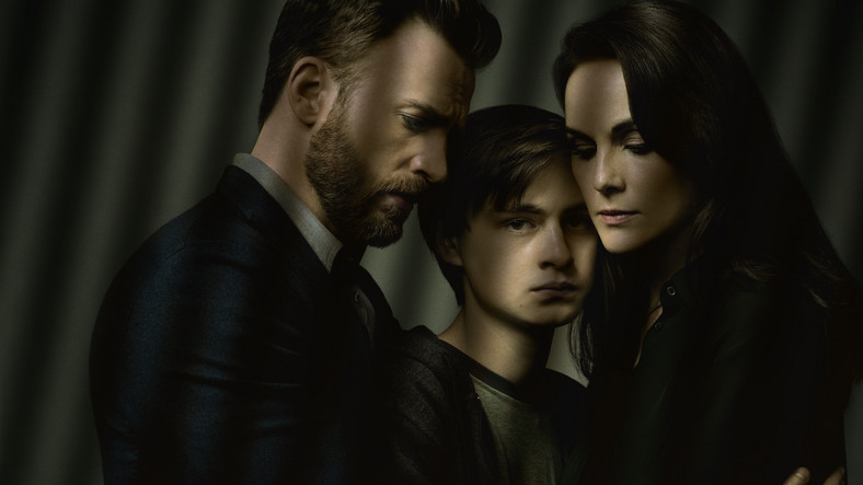 Chris Evans, Jaeden Martell i Michelle Dockery w serialu "Defending Jacob"