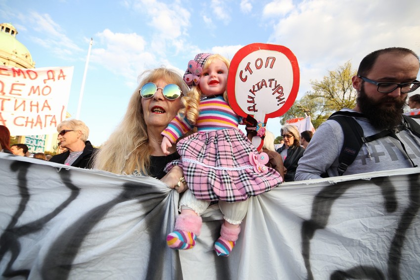 Lutka Diki u prvim redovima