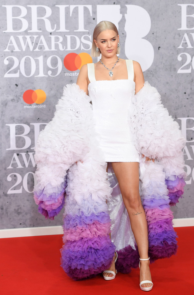 Brit Awards 2019: Anne-Marie na czerwonym dywanie