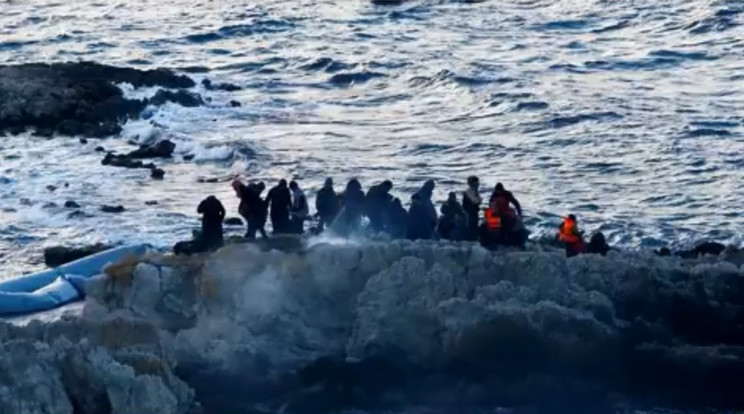 Menekültek az égei tengeren /Foto: Youtube