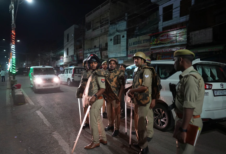 Indijska policija na mestu ubistva Atika i Ašrafa Ahmeda