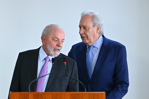 Prezydent Brazylii, Luiz Ignacio Lula da Silva [L] i Ricardo Lewandowski, minister sprawiedliwości