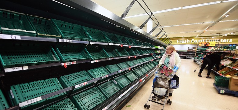 Puste półki w marketach na świecie. Sklepy wprowadzają limity sprzedaży. Jak jest u nas?