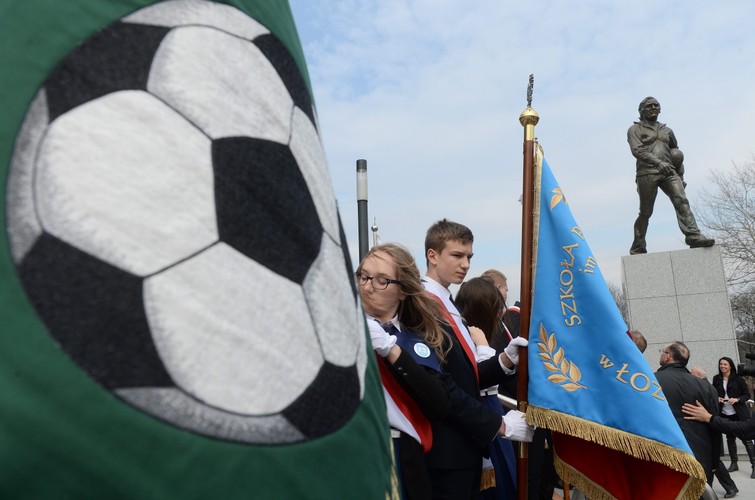 Przed Stadionem Narodowym odsłonięto pomnik Kazimierza Górskiego