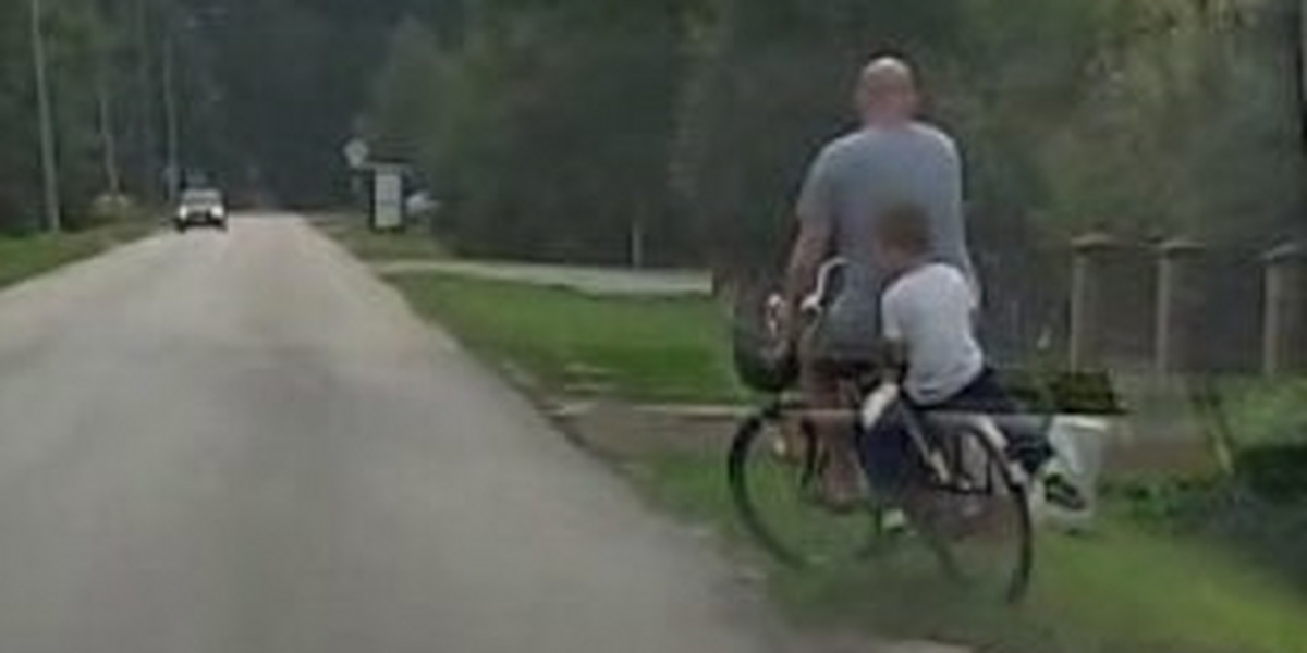 Pijany z synem na rowerze
