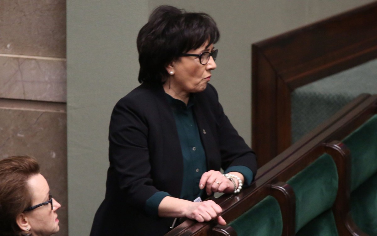 Elżbieta Witek w TVP Info komentując tę sprawę zwróciła powiedziała: "My się zawsze cieszymy, kiedy Polak zajmuje jakieś ważne funkcje w ważnych strukturach - w tym przypadku w strukturach UE".