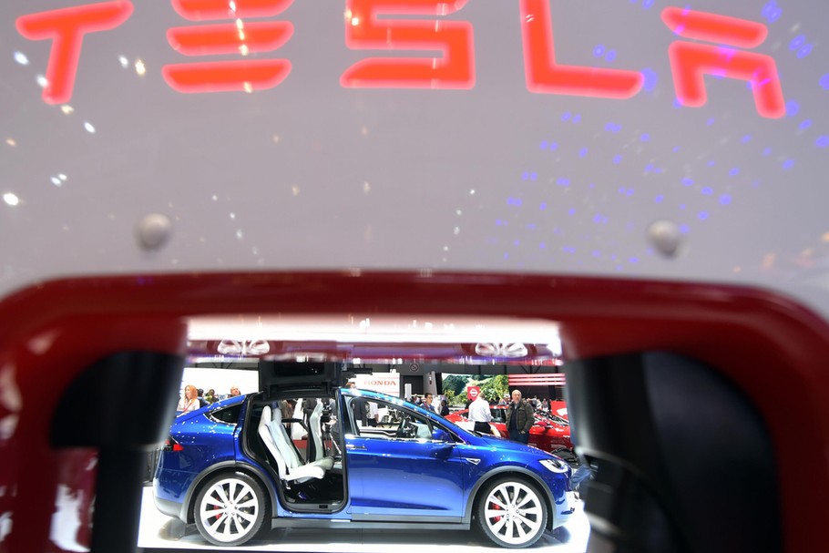 Tesla ogłosiła, że będzie sprzedawać sedana Model 3 po obniżonej cenie 35 tys. dol.