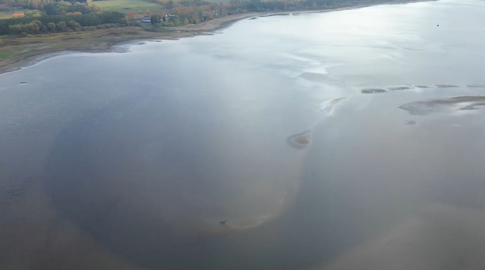 Srdce Vltavy odhalila nízka hladina priehrady.