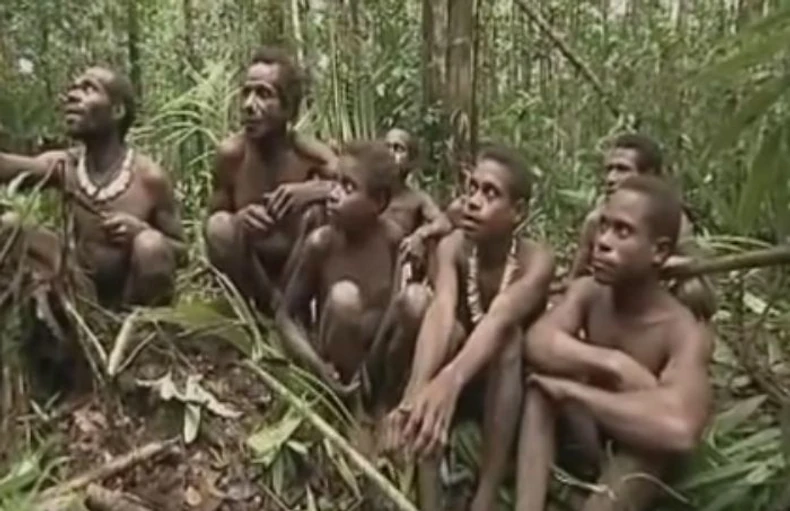 Pripadnici Korovai plemena