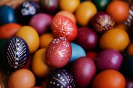 Ruskа tehnika farbanja jaja je umetnost koja se prenosi generacijama: POTPUNO JE PRIRODNA, a sve što vam treba sigurno već imate kod kuće!