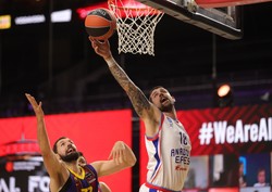 Efes Anadolu Stambuł wygrał Euroligę koszykarzy