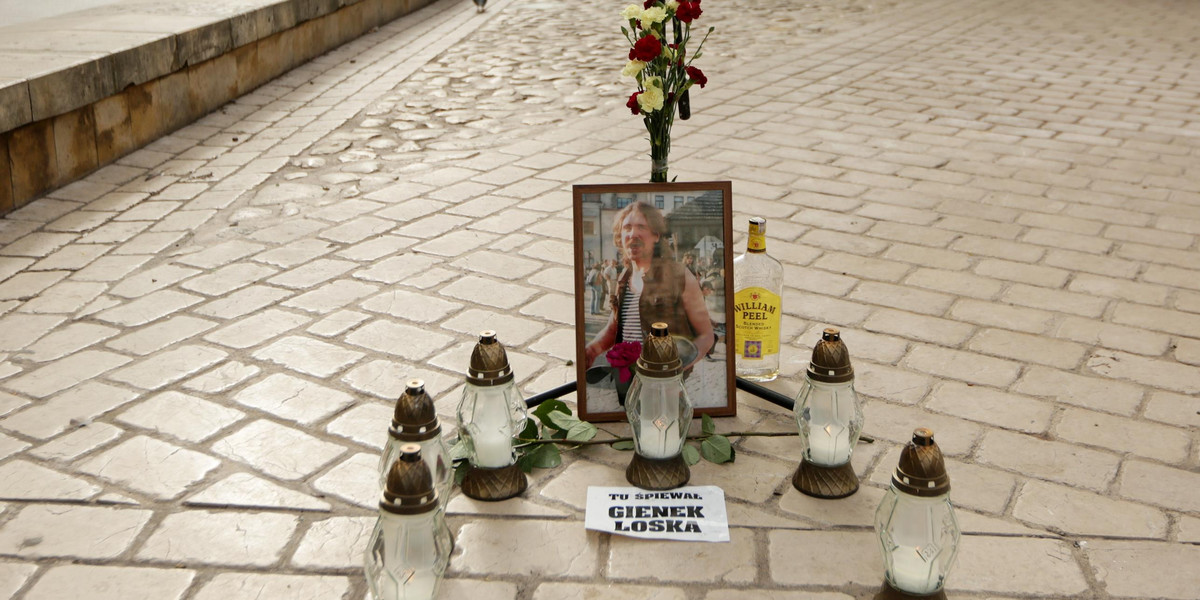 Tak chcieli uczcić śmierć Gienka Loski. Pamiątki zebrano do worka i...