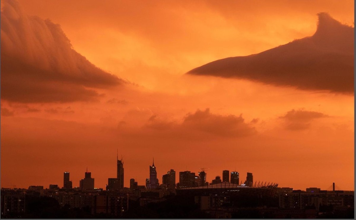 Warszawa przed burzą