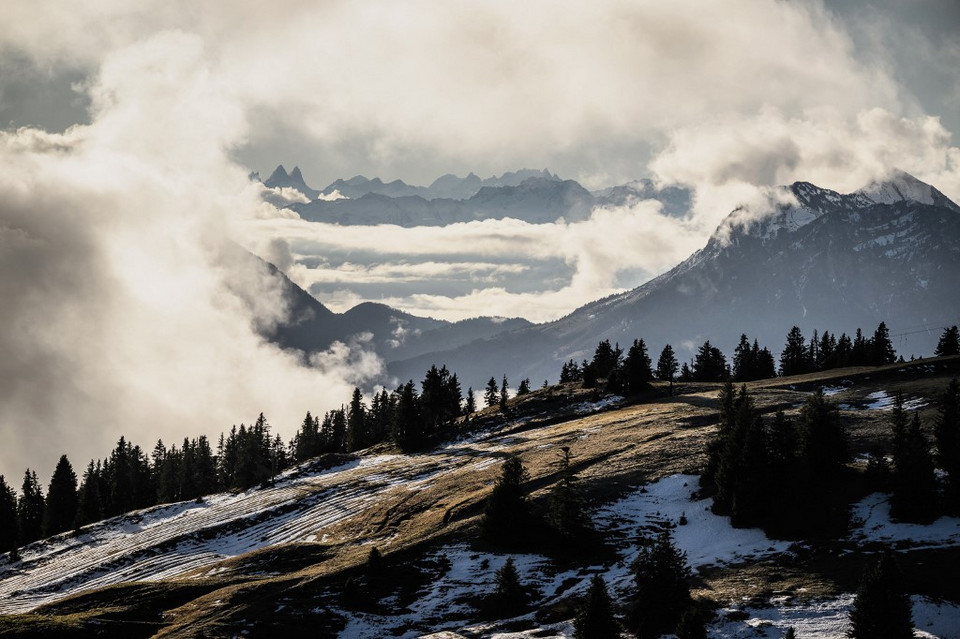 Problemy ze śniegiem w alpejskich kurortach narciarskich (Francja)
