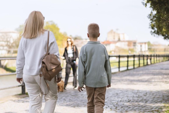 Nemačka povećava penzije majkama! Za svako dete stiže dodatnih 21 evro mesečno, ovo su uslovi