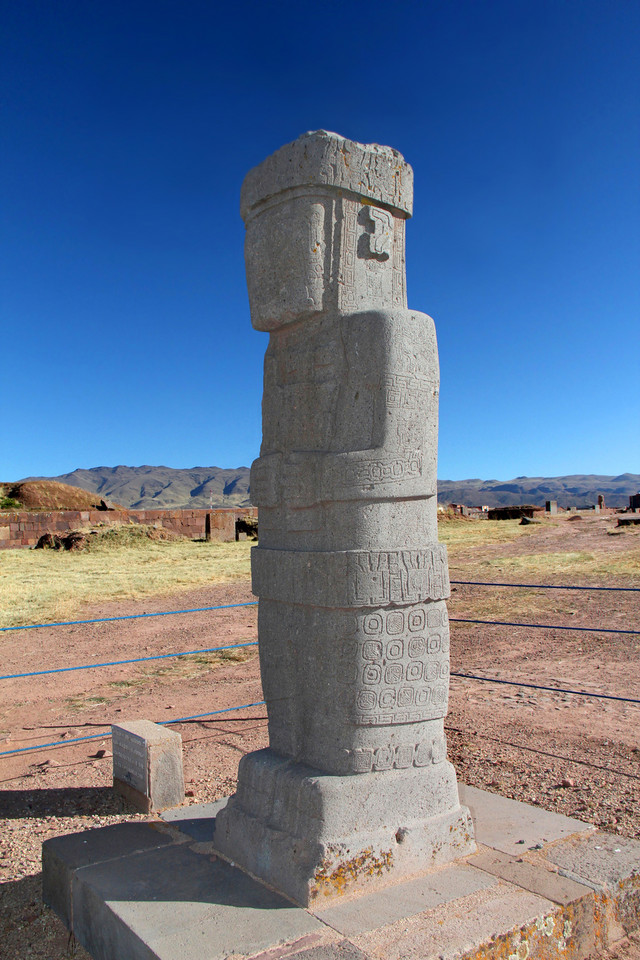 Boliwia - Andyjska Forteca. Monolit "Ponce" w Tiwanaku