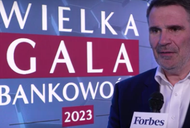 Bank Millennium został wyróżniony podczas Wielkiej Gali Bankowości 2023. – Od wielu lat przykładamy najwyższą wagę do obsługi klientów na każdym etapie procesu. Bardzo cieszy, że jesteśmy na czołowych pozycjach w rankingu „Newsweeka. To jest wielki sukces, że w tym roku udało nam się dwa razy zdobyć pierwsze miejsce zarówno w bankowości zdalnej, jak i oddziałowej – mówił Wojciech Rybak, członek zarządu Banku Millennium, w rozmowie przeprowadzonej za kulisami gali Wielkiej Gali Bankowości 2023.