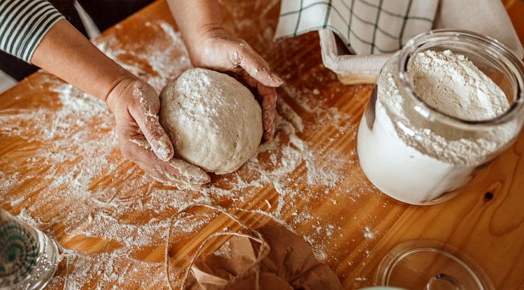 Készül a lángos Fotó: Getty Images