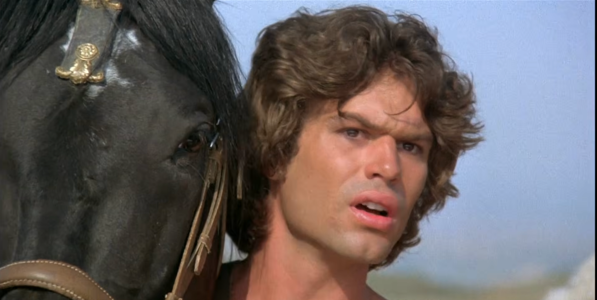 Americký herec Harry Hamlin sa preslávil ako Perseus vo filme Súboj titanov z roku 1981. 