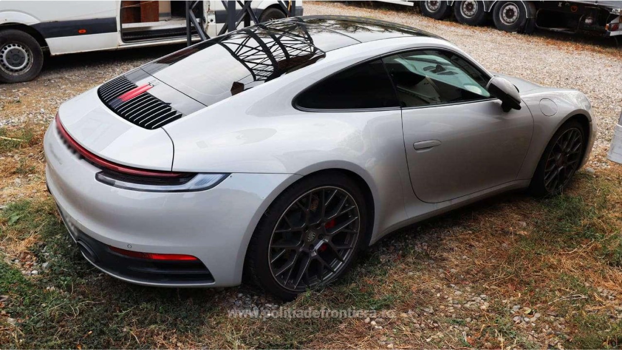 Un șofer bulgar a rămas fără un Porsche Carrera de peste 1.000.000 de lei, la vama Calafat. Mașina era căutată în Germania