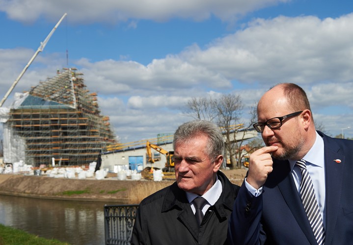 Prezydent Gdańska Paweł Adamowicz (P) i przewodniczący Rady Miasta Gdańska Bogdan Oleszek (L)