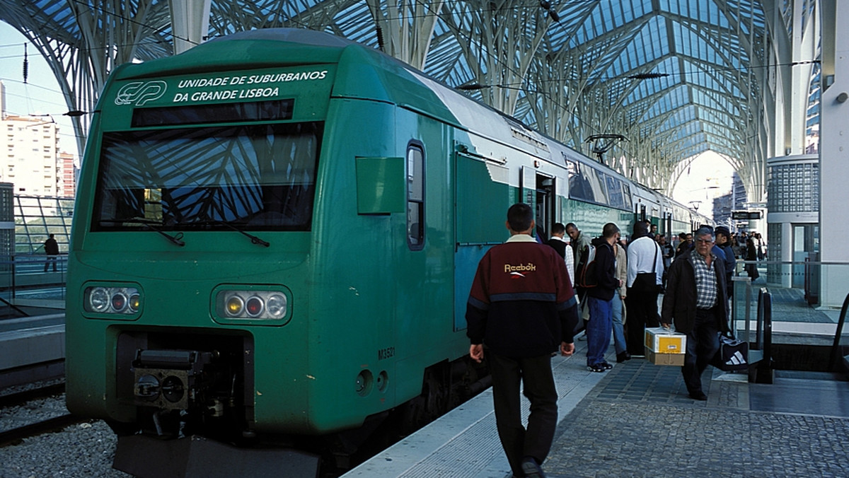 W Portugalii kolejarze i pocztowcy rozpoczęli w czwartek strajk, przyłączając się do protestu prowadzonego przez pracowników transportu publicznego w Lizbonie oraz Porto.