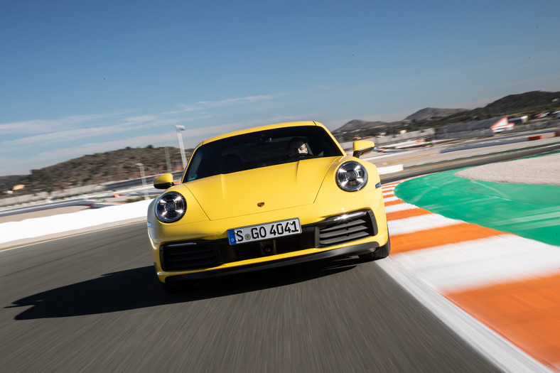 Jak jeździ nowe Porsche 911 Carrera 4S? TEST